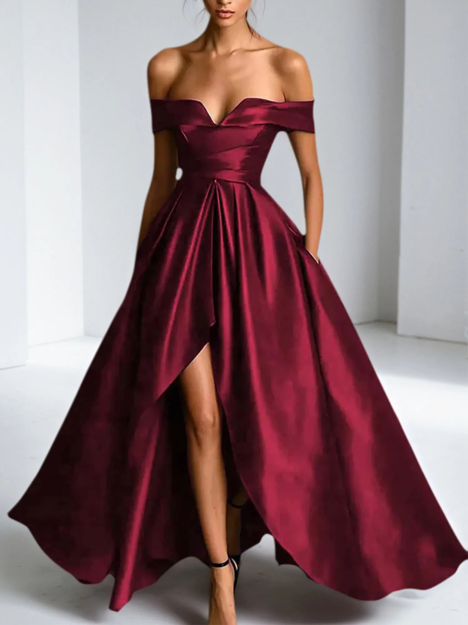Vestido formal de satén corte en A con escote off-the-shoulder y abertura maxi