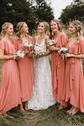 Abiti da damigella semplici in chiffon corallo, linea a trapezio e lunghezza lunga