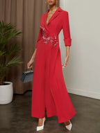 Mono de pierna ancha con blazer de solapa y aplicaciones florales rojas
