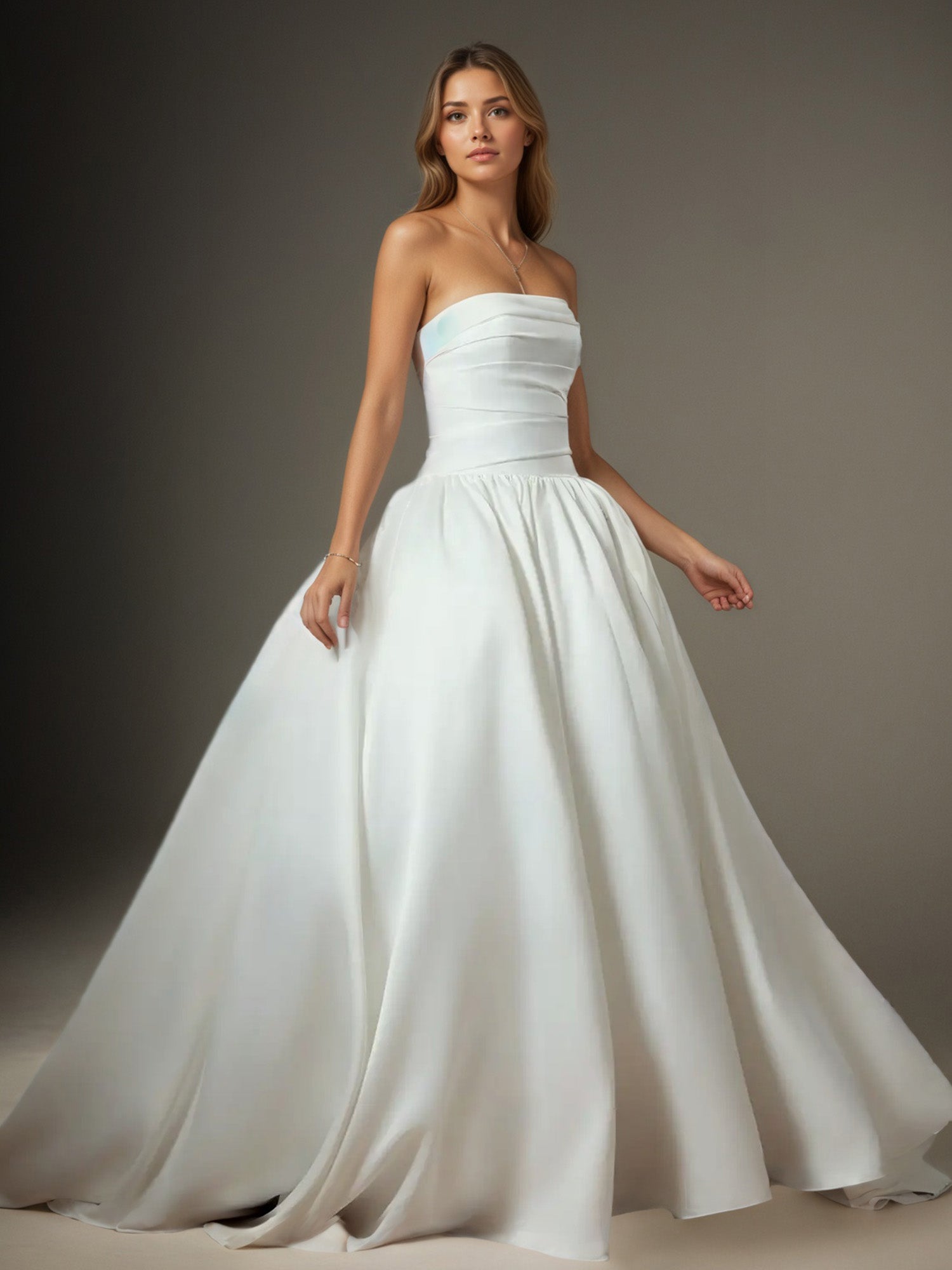 Abito da sposa bianco a gonna ampia senza spalline in raso opaco