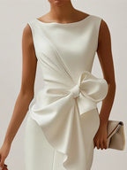 Robe blanche en crêpe stretch, col rond, sans manches, longueur genou avec nœud