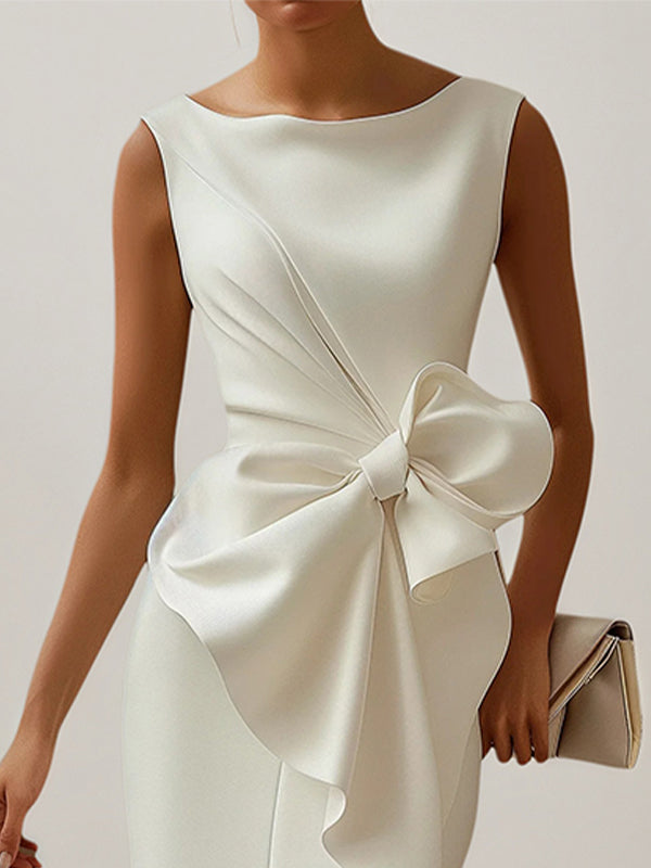 Robe blanche en crêpe stretch, col rond, sans manches, longueur genou avec nœud