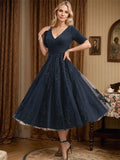 Robe de mère de la mariée en tulle et dentelle ligne A col en V longueur thé avec plis