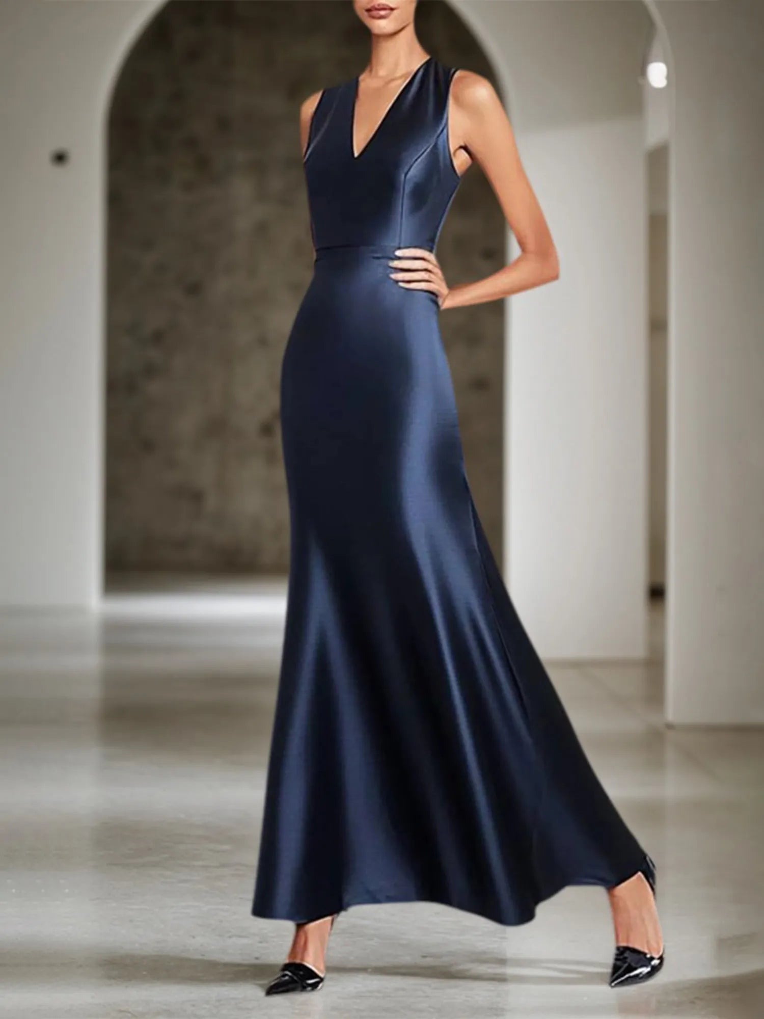 Party-Satin-Kleid marineblau mit V-Ausschnitt, ärmellos, schlicht, Maxilänge