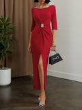Vestido maxi rojo fruncido con escote off the shoulder y mangas tres cuartos