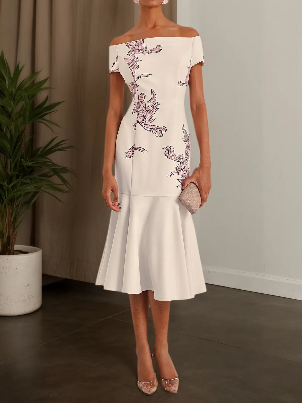Robe midi sirène abricot blanc à fleurs épaules dénudées