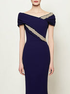 Vestido de boda elegante con mangas cortas, escote en V y largo hasta el suelo con lentejuelas