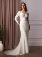 Vestido de novia blanco ajustado con escote en V y tul