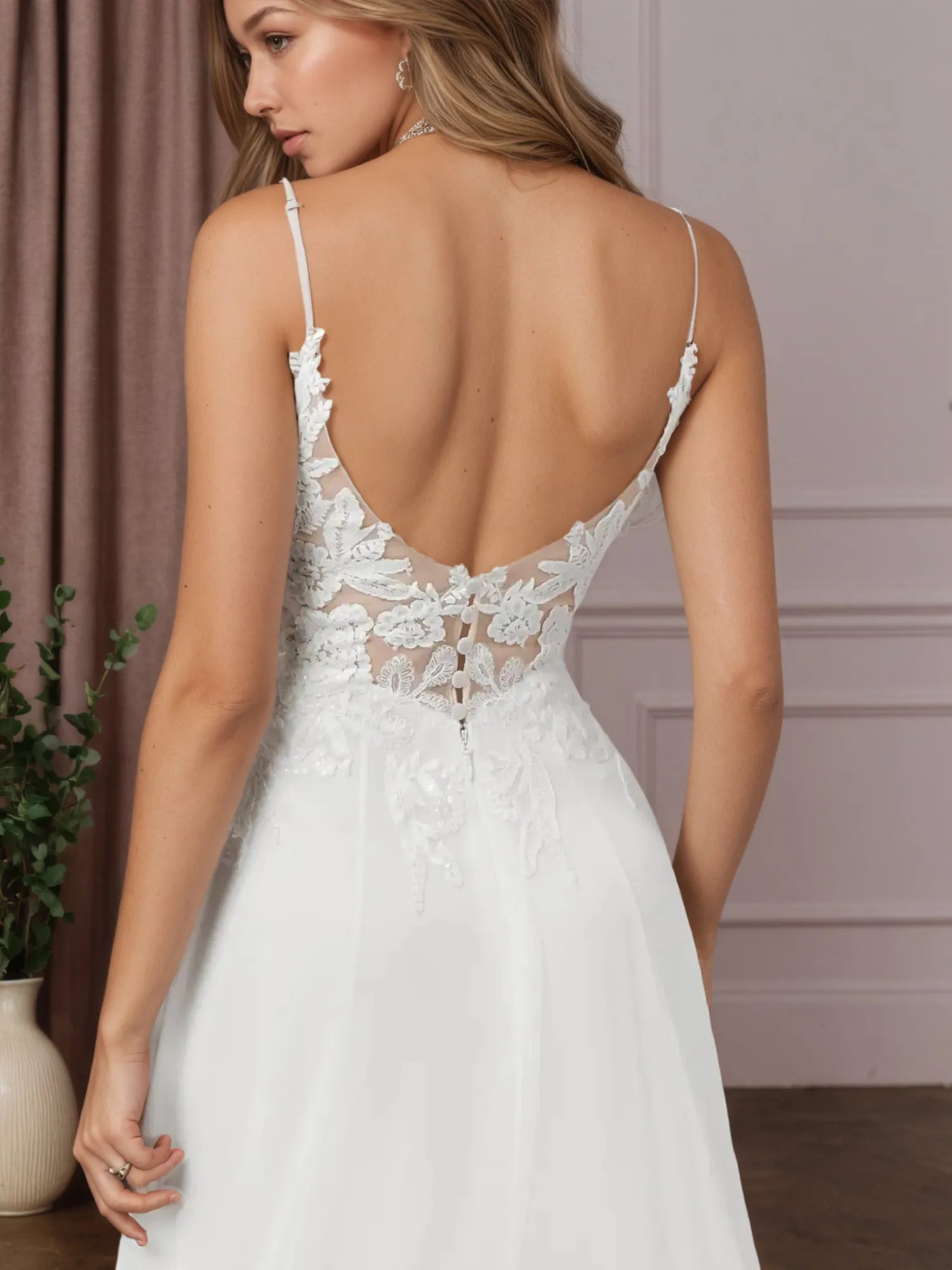 Abito da sposa bianco in chiffon a linea ad A con scollo a V e senza maniche, con paillettes