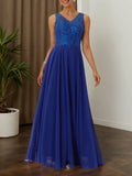 Vestido largo maxi línea A azul con lentejuelas, encaje y gasa, escote en V y sin mangas