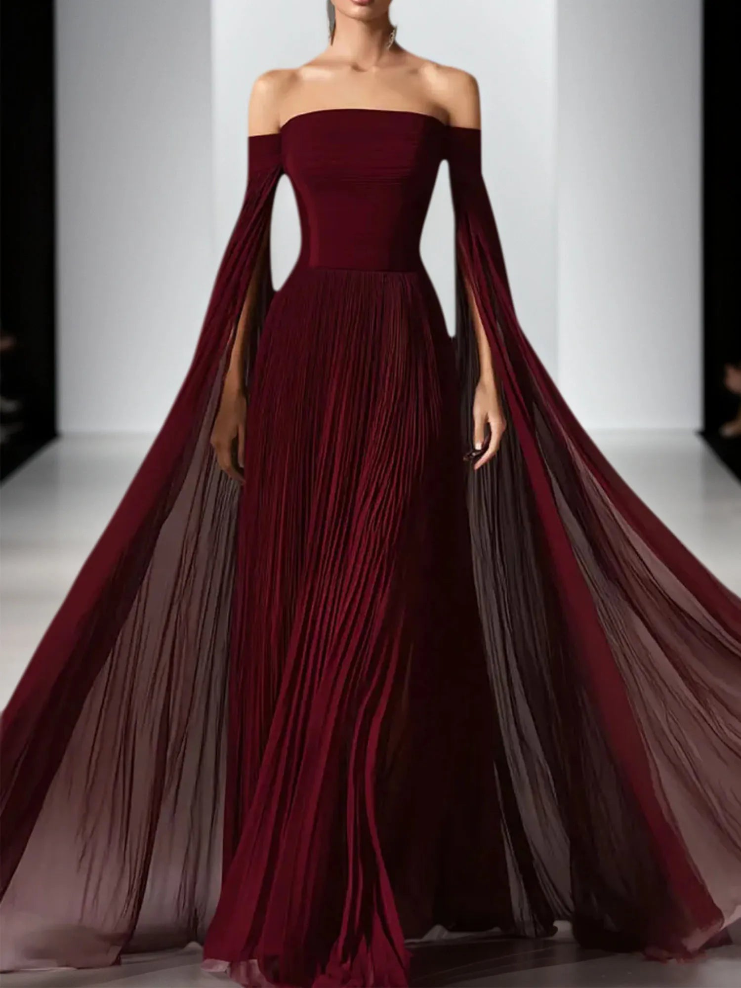 Vestido formal largo burdeos fluido con escote off-shoulder, plisado y capa