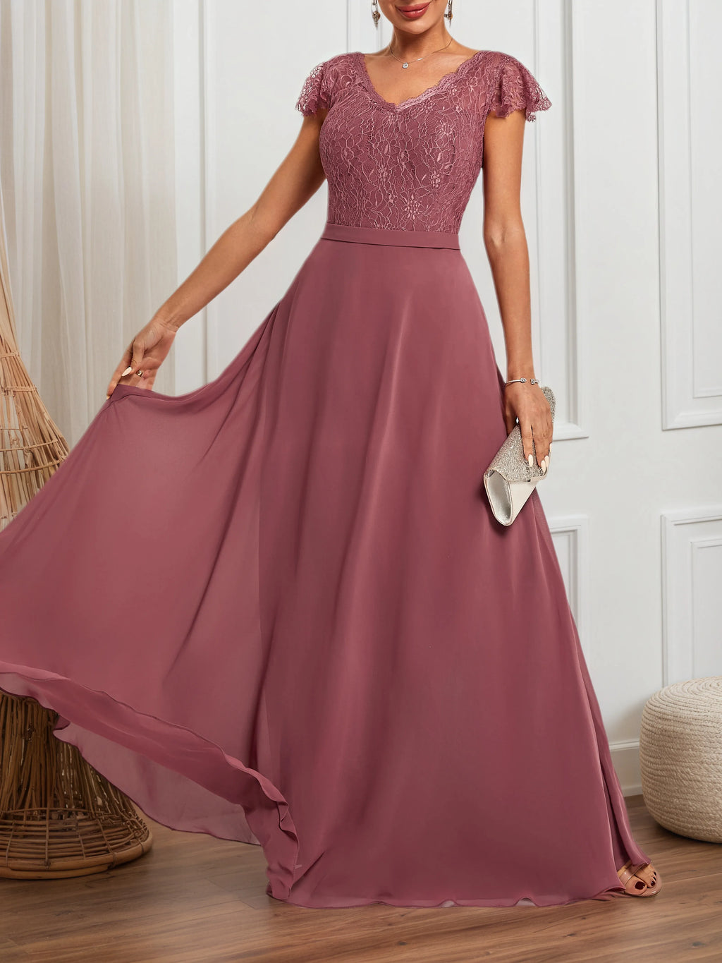 Abito lungo maxi a linea A in pizzo rosso anguria con scollo a V e maniche corte