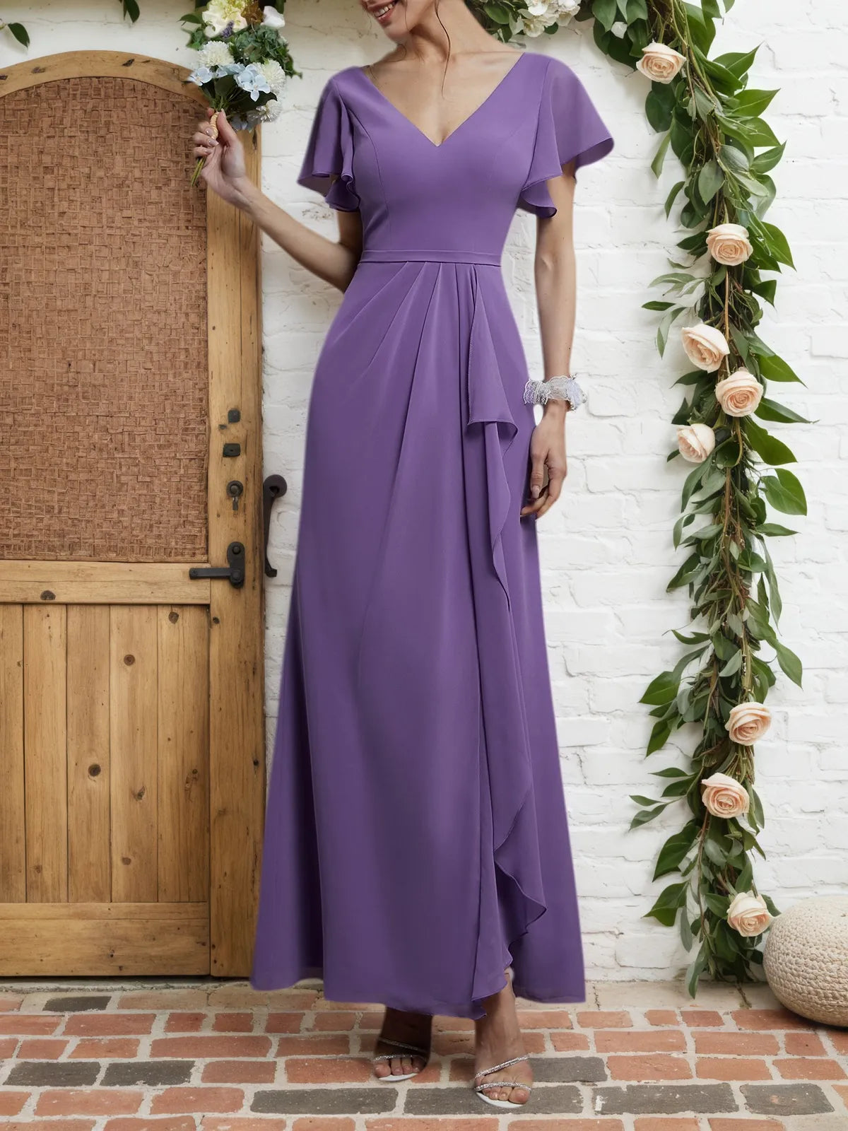 Lila gerafftes V-Ausschnitt Kleid mit Rüschenärmeln, A-Linie, Maxi Chiffon Brautjungfernkleid