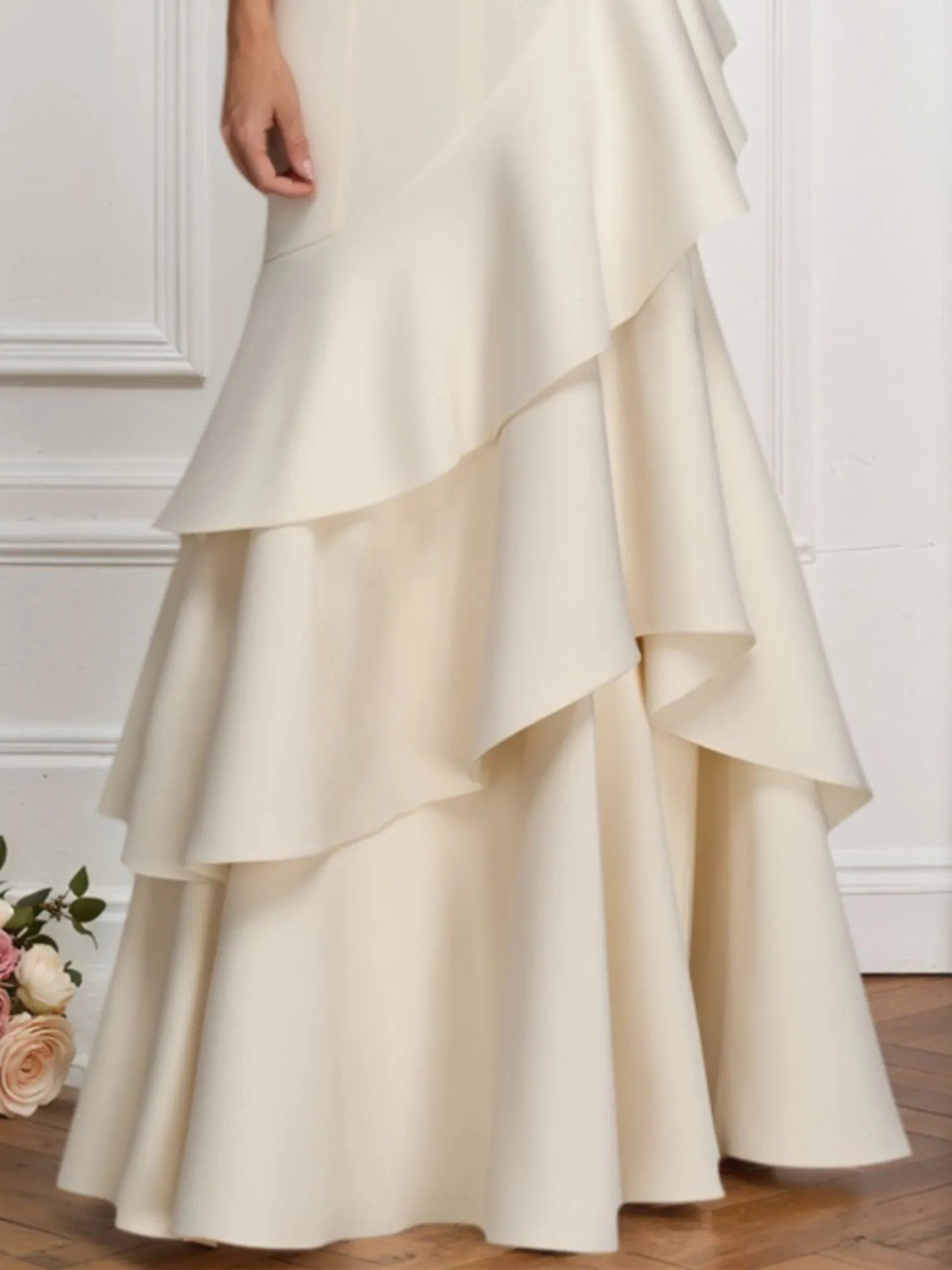 Vestido formal de graduación maxi con volantes en capas, blanco y de un solo hombro