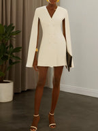 Mini abito blazer bianco con fibbia, scollo a V e senza maniche a linea ad A