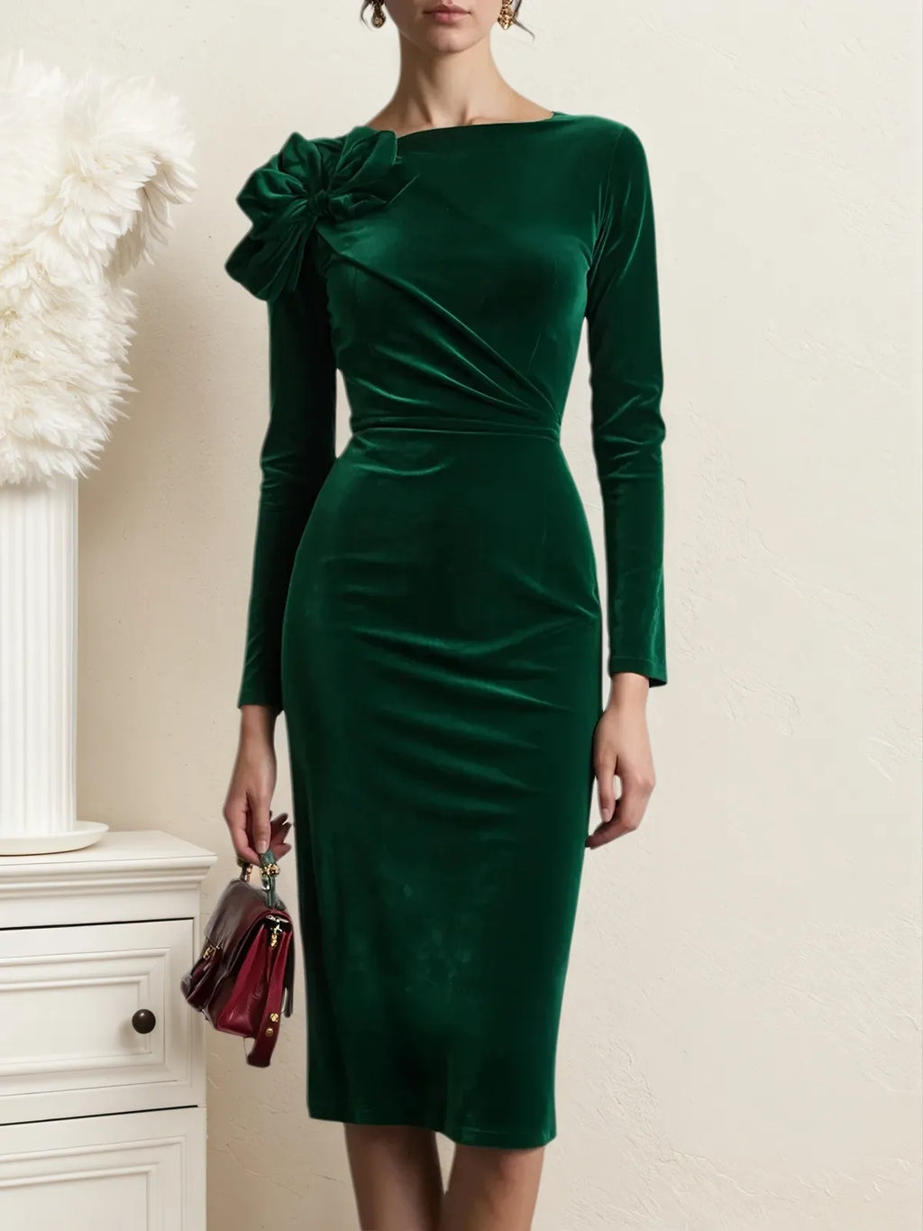 Vestido midi ajustado de terciopelo verde con cuello barco, mangas largas y flores 3D fruncidas