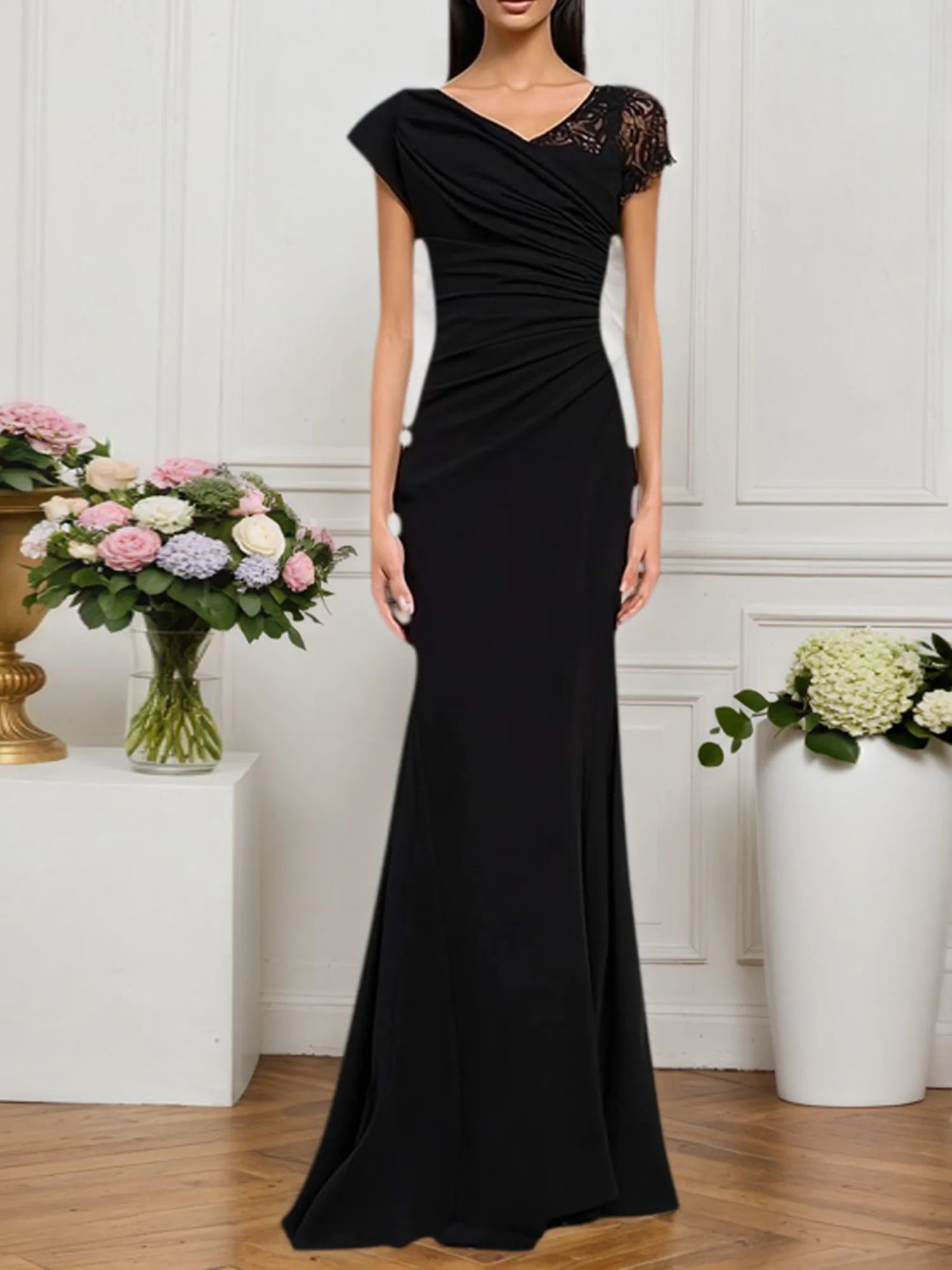 Vestido formal preto maxi com decote em V e renda
