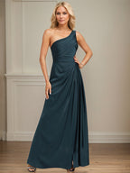 Robe longue demoiselle d'honneur en satin bleu marine foncé, ligne A, une épaule, avec volants