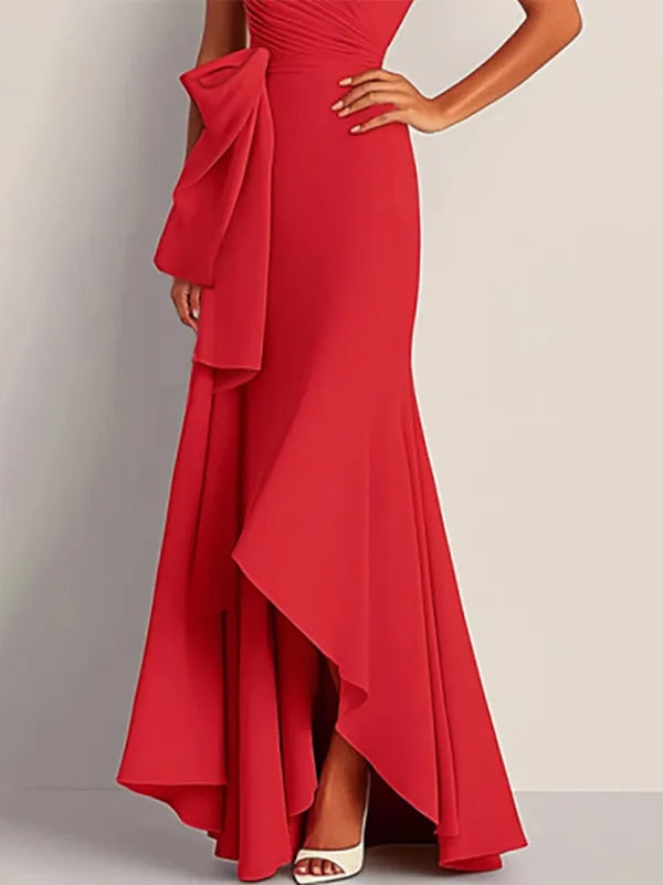 Vestido formal rojo sin tirantes, plisado en la cintura y drapeado, largo hasta el suelo