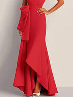 Vestido formal rojo sin tirantes, plisado en la cintura y drapeado, largo hasta el suelo