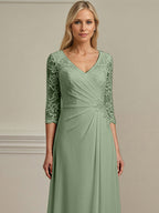 Vestido de mãe da noiva em chiffon com renda, longo, modelo evasê, com decote em V e paetês plissados