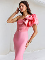 Knallpinkes Satin Ein-Schulter Ärmelloses Knöchellanges Kleid mit Rüschen