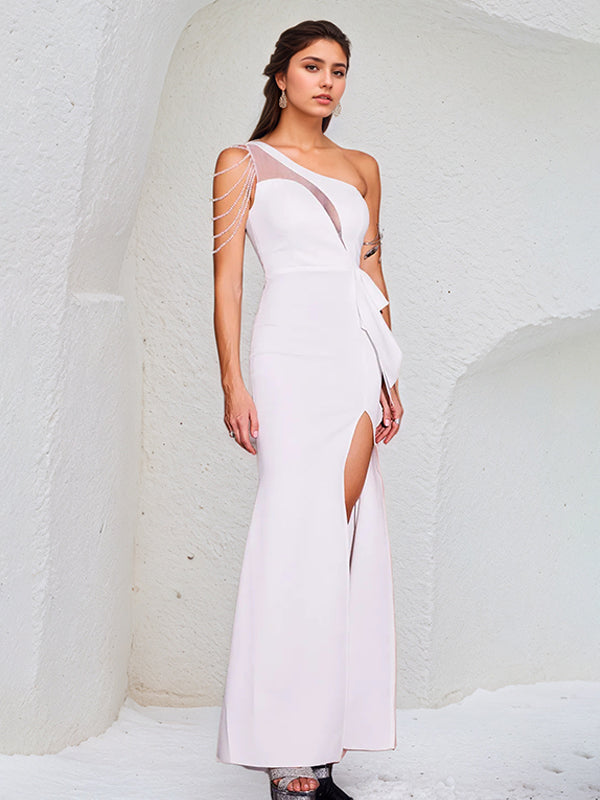 Weißes Chiffon-Ein-Schulter-Ärmelloses bodenlanges Kleid mit hohem Schlitz