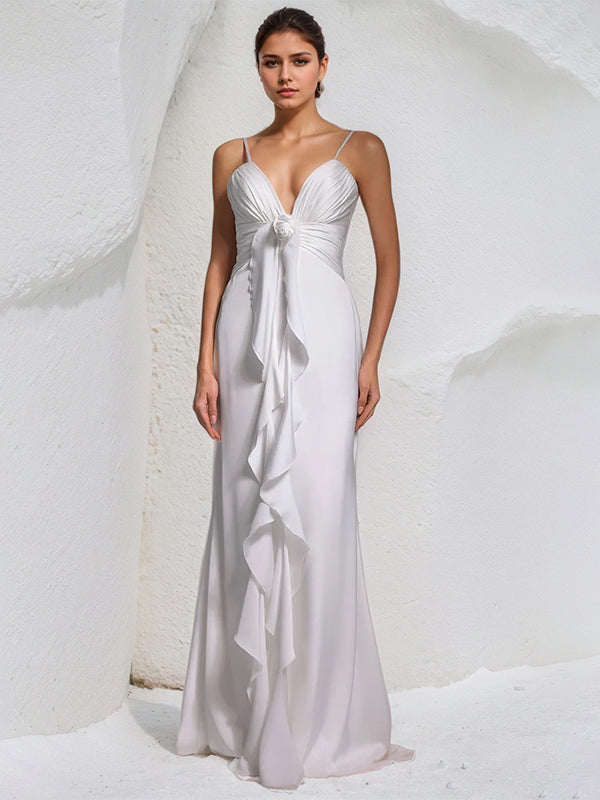 Weißes Chiffon-Bodenlanges Kleid mit Spaghettiträgern, ärmellos, mit floralen Rüschen