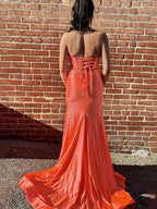 Robe de bal sirène jaune clair bustier avec découpes et perles