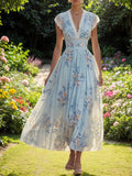 Hellblaues Maxikleid aus Chiffon mit V-Ausschnitt, A-Linie und Imitationsperlen-Blumenverzierung