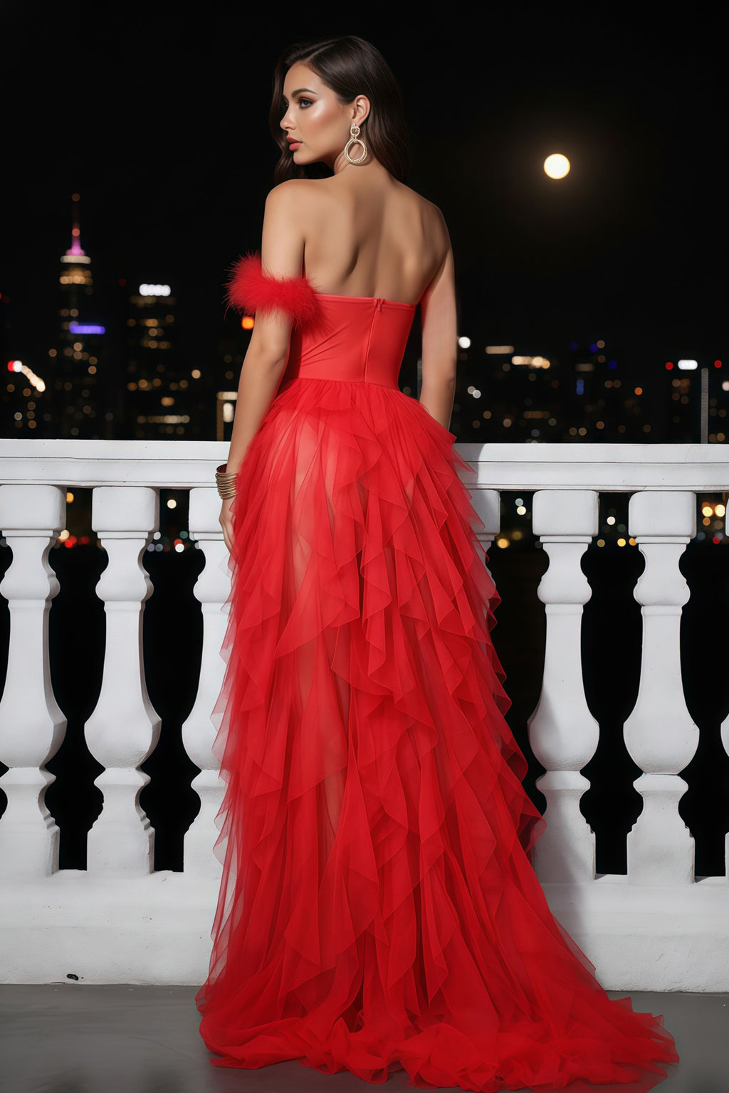 Corsagen-Abendkleid mit Carmenausschnitt und mehrlagigem Rüschen-Tüllrock