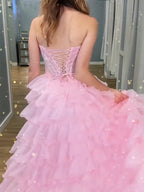 Rosa trägerloses Stufen-Rüschen-Korsett-Prom-Kleid mit Spitzenapplikationen und Schlitz