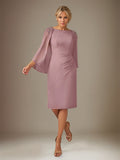 Malvenfarbenes Etui/Säulen Chiffon Kleid mit Bateau-Ausschnitt und Cape-Ärmeln knielang