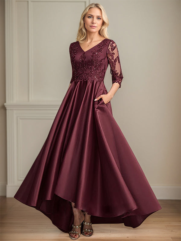 Vestido de mãe da noiva evasê com decote em V, assimétrico, em cetim e renda com lantejoulas