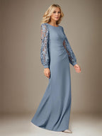 Vestido longo azul acinzentado em crepe stretch com decote redondo, mangas longas e aplicações