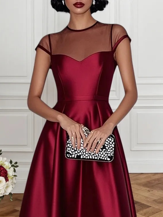 Abito midi a linea ad A in satin e rete rosso vino con scollo tondo e maniche corte