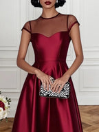 Abito midi a linea ad A in satin e rete rosso vino con scollo tondo e maniche corte