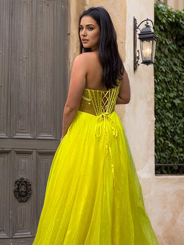 Robe de bal longue jaune ligne A avec corset et décolleté cœur