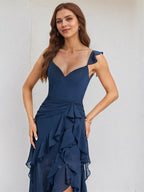 Vestido longo de madrinha azul marinho em chiffon A-line com decote em V, sem mangas e babados em cascata