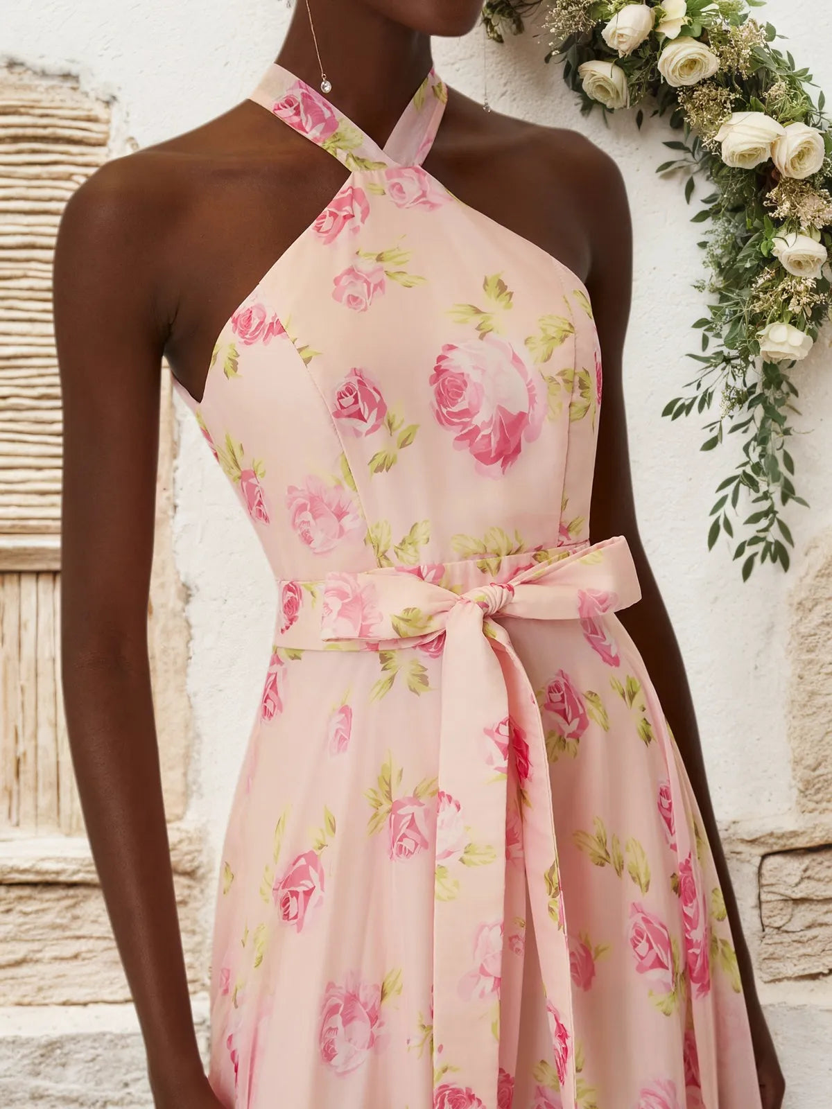 Rosa florales Chiffon Neckholder ärmelloses A-Linien Maxi-Kleid