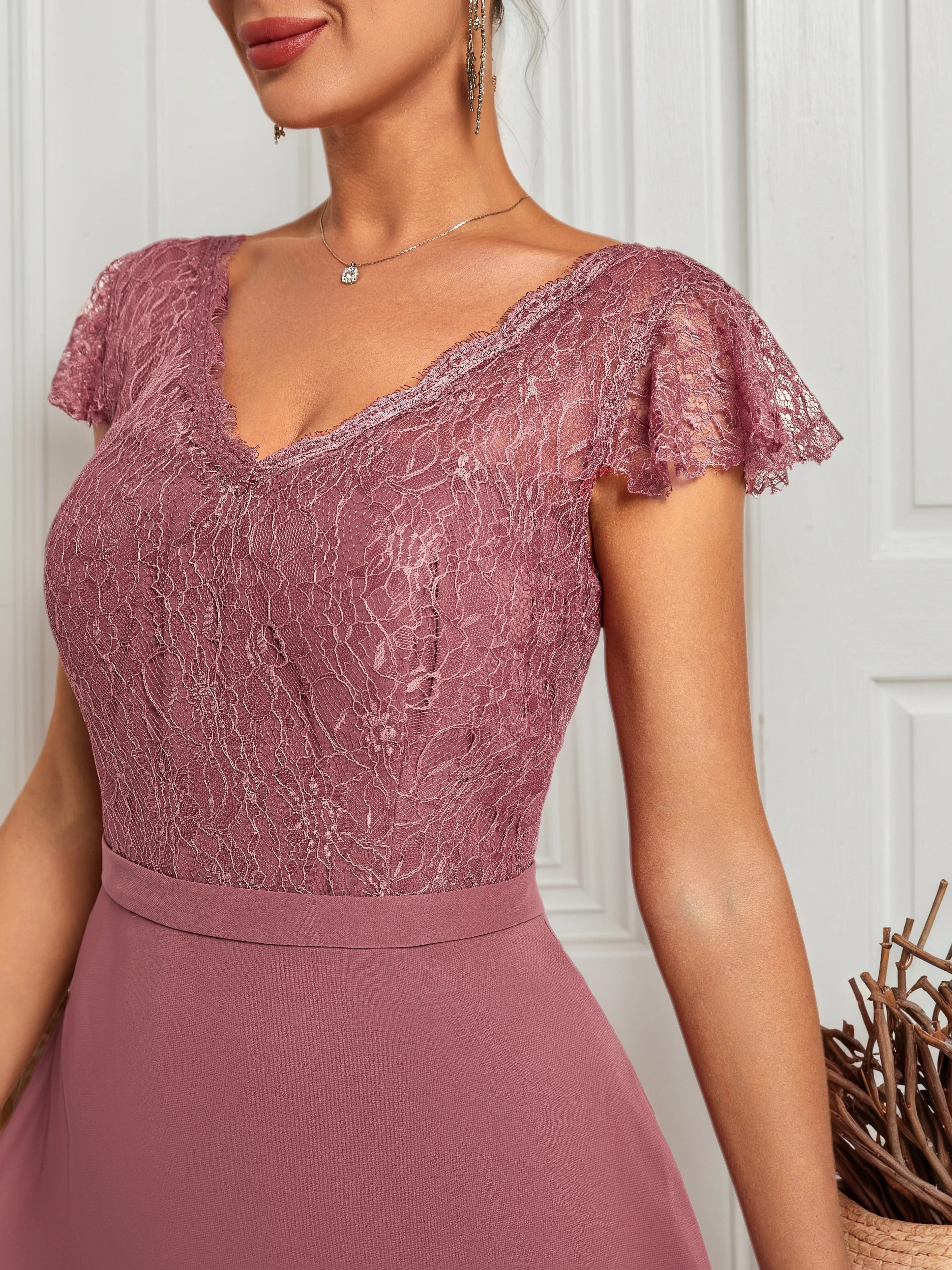 Abito lungo maxi a linea A in pizzo rosso anguria con scollo a V e maniche corte