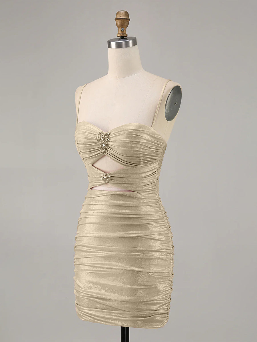 Vestido ajustado para fiesta de bienvenida con recortes, fruncidos y cuentas