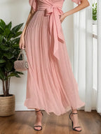 Vestido maxi justo rosa em chiffon com laço franzido, decote em V e mangas curtas