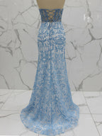 Blaues trägerloses Ballkleid mit Perlenbesatz, Korsett und Raffung, lang