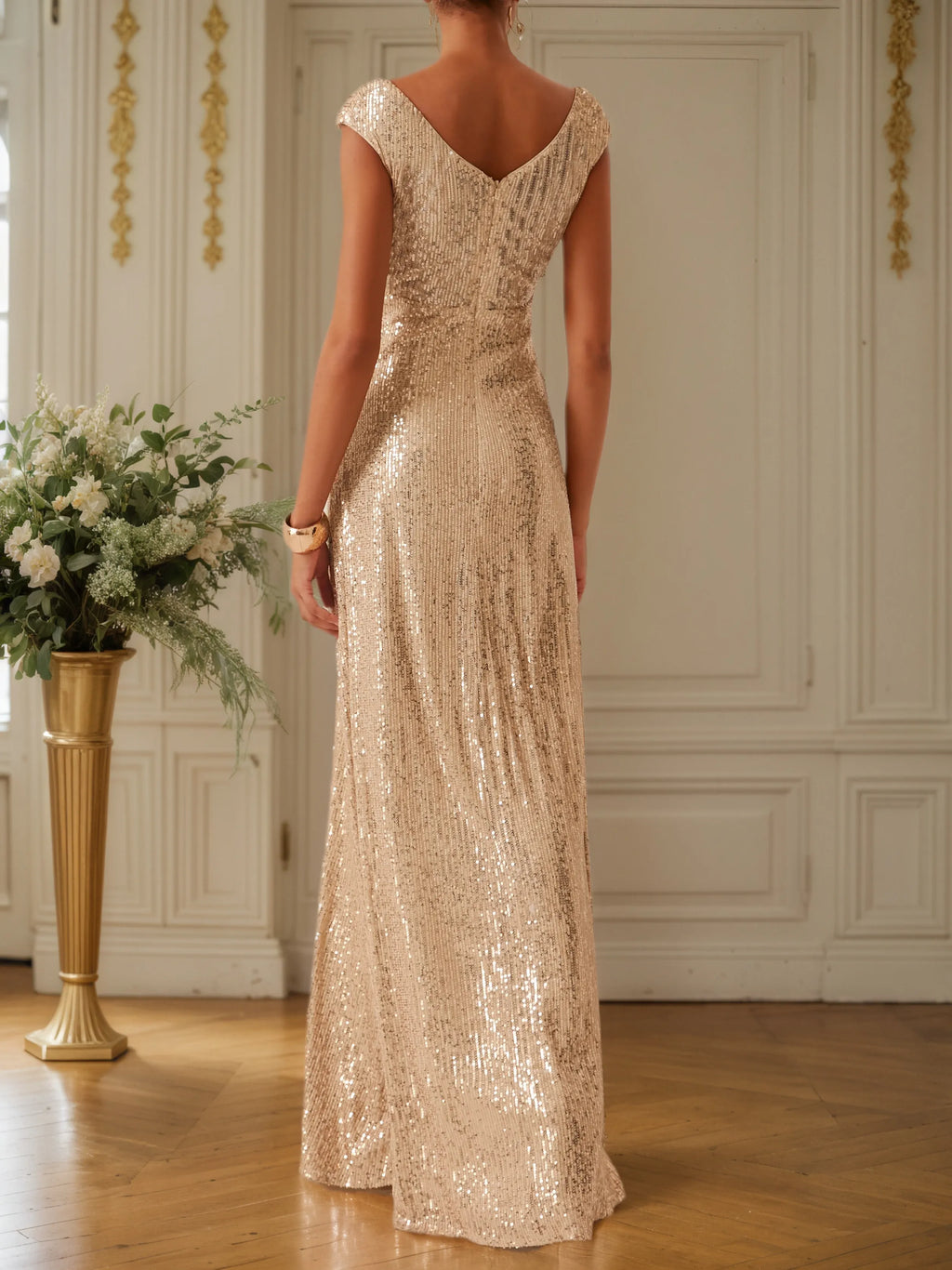 Vestido largo sin mangas en línea A con lentejuelas color champán dorado