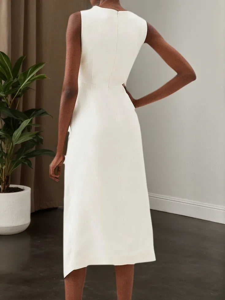 Robe midi blanche fourreau à col en V, sans manches, avec fente