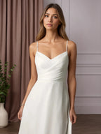 Weißes A-Linien V-Ausschnitt plissiertes knitterfreies Chiffon Hochzeitskleid