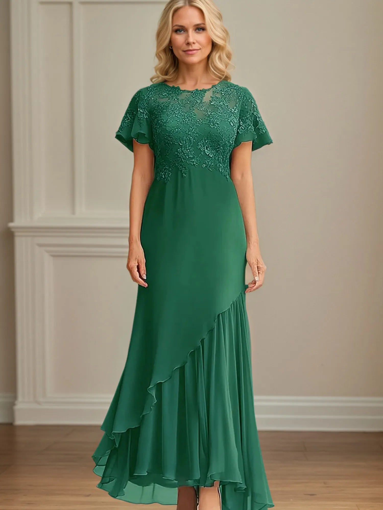 A-Linien Kleid mit Rundhalsausschnitt, kurzen Ärmeln und Chiffon für die Mutter der Braut mit Applikationen