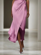 Vestido maxi verde satinado con escote en V para invitada de boda de otoño