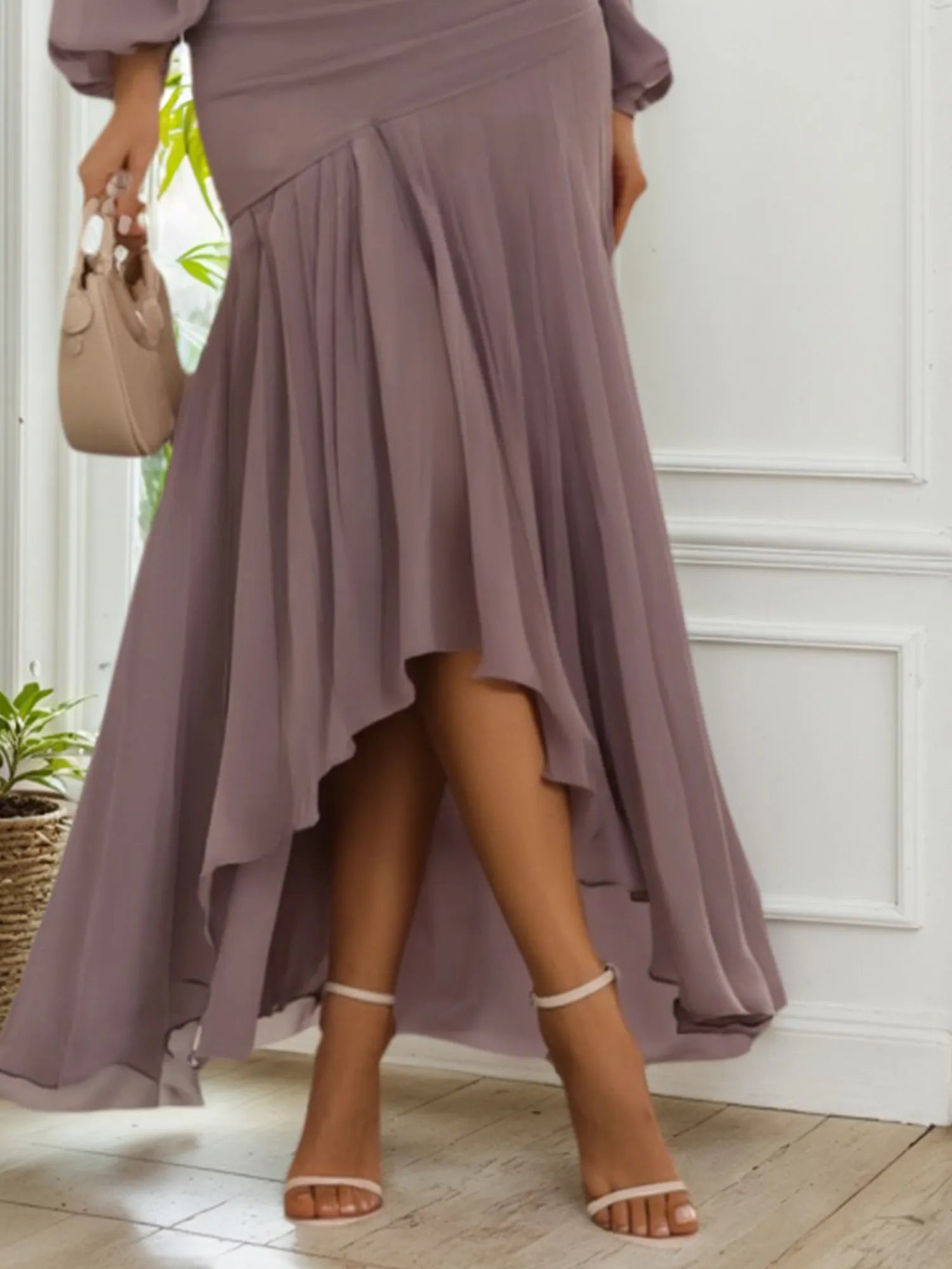 Vestido para invitada de boda de otoño, maxi morado con escote cuadrado y volantes
